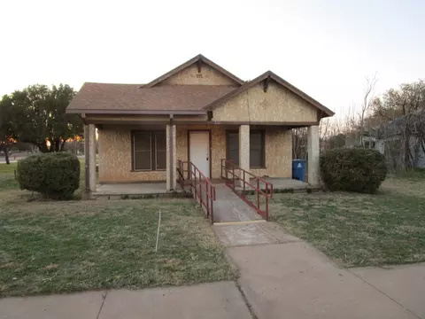 321 N Munday Ave, Munday, TX 76371