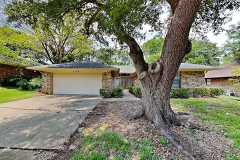 5703 Sagebrush Trl, Arlington, TX 76017