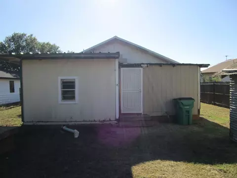 605 E Glisson Ave, Electra, TX 76360 photo 9
