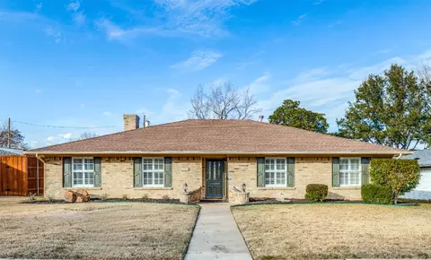 322 Woodcrest Dr, Richardson, TX 75080