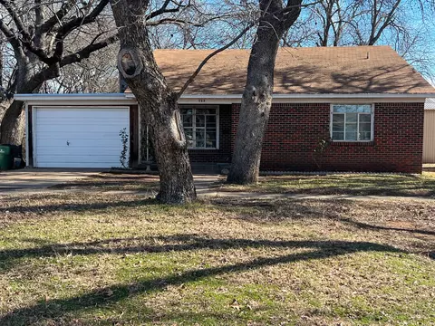 729 Cherry St, Graham, TX 76450
