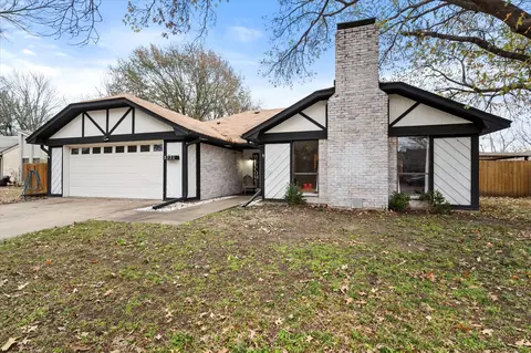 3221 Oakridge Dr, Corsicana, TX 75110