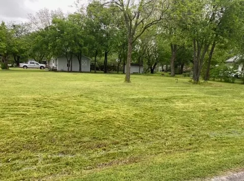 201 E Division St, Pilot Point, TX 76258 photo 3