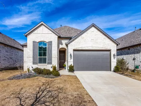 1425 Arrowwood Dr, Aubrey, TX 76227