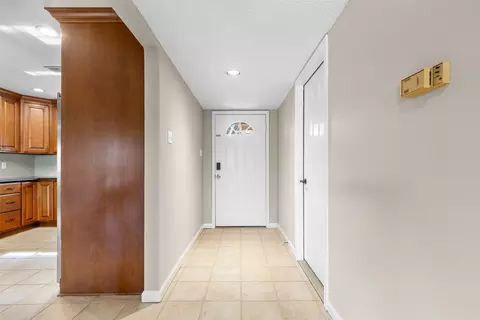 Entry Way - 616 Pine Bluff St, Cleburne, TX 76031 photo 1 of 1