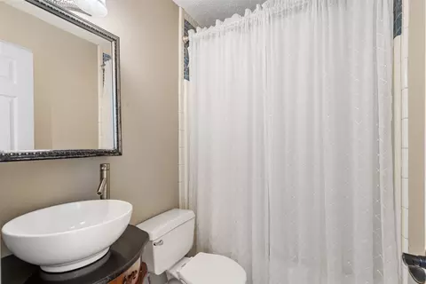Bath - 616 Pine Bluff St, Cleburne, TX 76031 photo 1 of 2