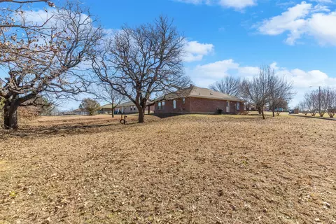 Exterior - 616 Pine Bluff St, Cleburne, TX 76031 photo 8 of 8