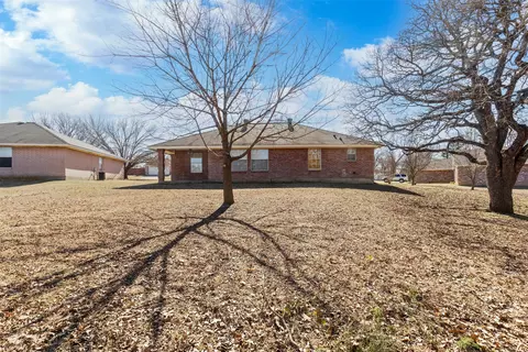 Exterior - 616 Pine Bluff St, Cleburne, TX 76031 photo 7 of 8