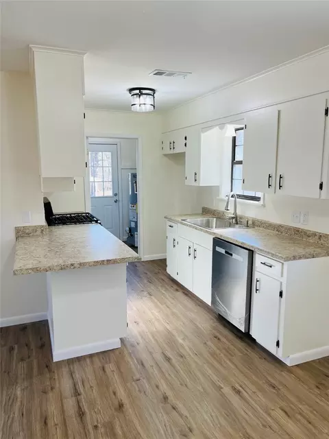 Kitchen - 102 Azalea St, Minden, LA 71055 photo 7 of 7