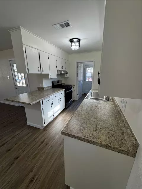 Kitchen - 102 Azalea St, Minden, LA 71055 photo 2 of 7