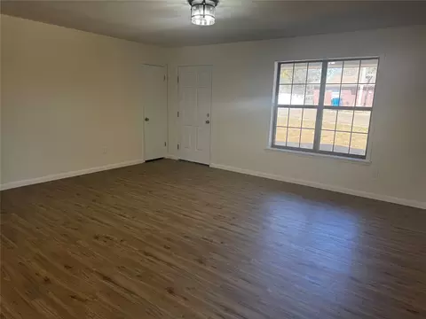 Living - 102 Azalea St, Minden, LA 71055 photo 2 of 3