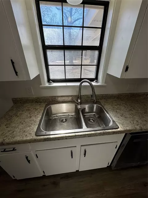 Kitchen - 102 Azalea St, Minden, LA 71055 photo 6 of 7