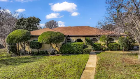 3413 Spring Valley Dr, Bedford, TX 76021