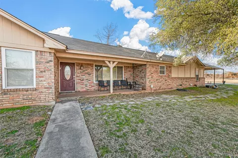 Exterior - 110 Utopia Ct, Springtown, TX 76082 photo 2 of 14
