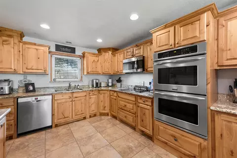 Kitchen - 110 Utopia Ct, Springtown, TX 76082 photo 2 of 3