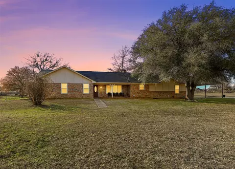 Exterior - 110 Utopia Ct, Springtown, TX 76082 photo 1 of 14