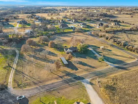 110 Utopia Ct, Springtown, TX 76082