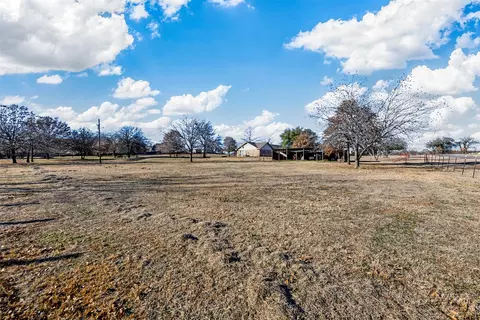Exterior - 110 Utopia Ct, Springtown, TX 76082 photo 8 of 14