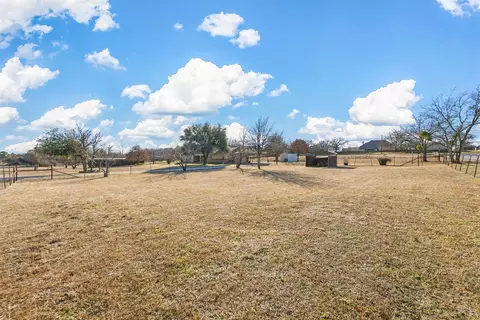 Exterior - 110 Utopia Ct, Springtown, TX 76082 photo 7 of 14