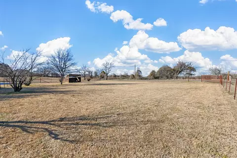 Exterior - 110 Utopia Ct, Springtown, TX 76082 photo 6 of 14
