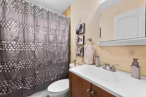 Bath - 110 Utopia Ct, Springtown, TX 76082 photo 3 of 4