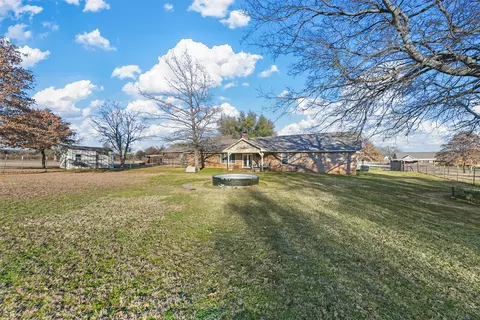 Exterior - 110 Utopia Ct, Springtown, TX 76082 photo 4 of 14