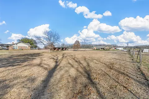Exterior - 110 Utopia Ct, Springtown, TX 76082 photo 9 of 14