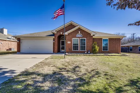 506 Westmeadow Dr, Cleburne, TX 76033