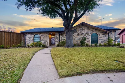 3833 Acorn Green Cir, Garland, TX 75043