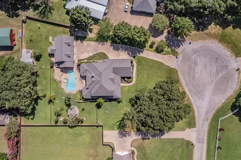 7504 Woodland Dr, Alvarado, TX 76009