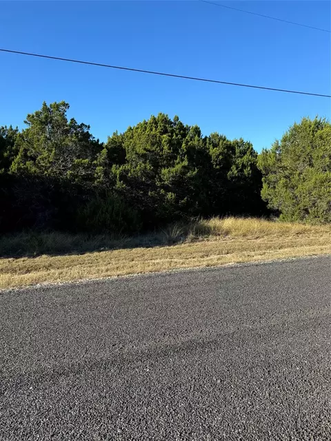 43002 Whisperwood Dr, Whitney, TX 76692