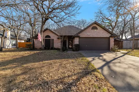 705 Parkridge Blvd, Burleson, TX 76028