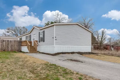 5821 Arrowhead Dr, Granbury, TX 76048