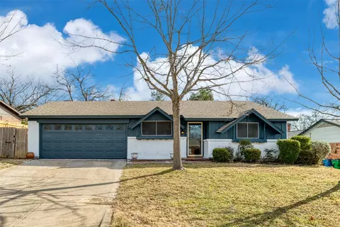 4524 Dee Ln, Haltom City, TX 76117