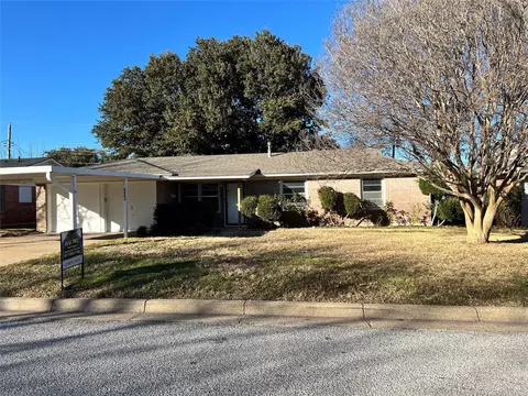 5229 Ammons St, Haltom City, TX 76117