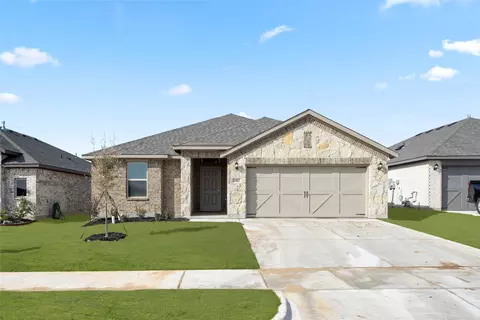 1902 Chippewa Dr, Cleburne, TX 76033
