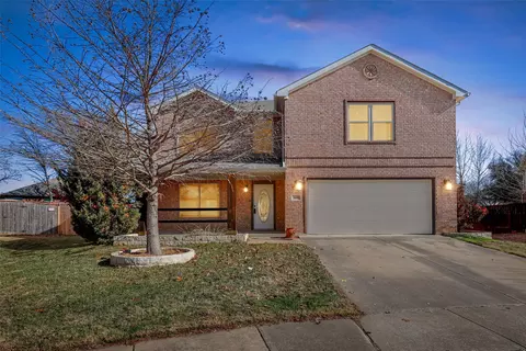 668 Condor Trl, Saginaw, TX 76131