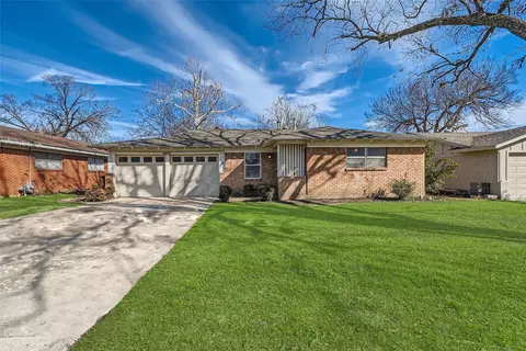 4867 Cole St, Fort Worth, TX 76115