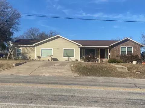 901 W Wrights Ave, Comanche, TX 76442