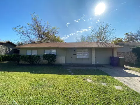 626 Sunset Dr, Garland, TX 75040