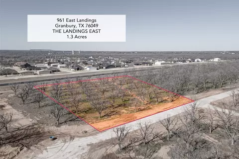 961 E Landings Dr, Granbury, TX 76049