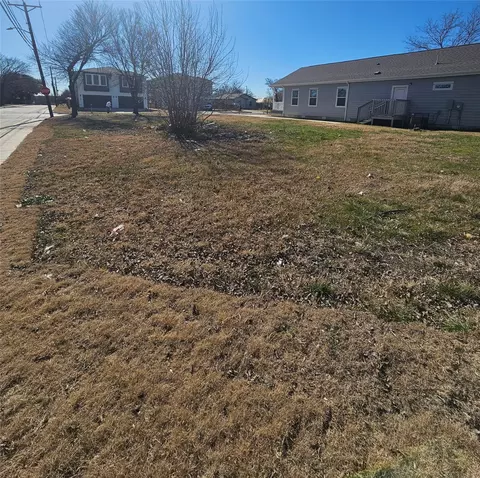 1631 E Davis Ave, Fort Worth, TX 76104