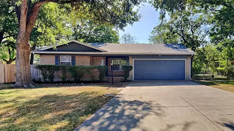 216 Pensacola Ave, Waxahachie, TX 75165