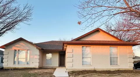 200 Cherokee Trl, Alvarado, TX 76009