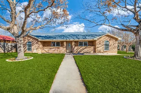 2816 Hurstview Dr, Hurst, TX 76054