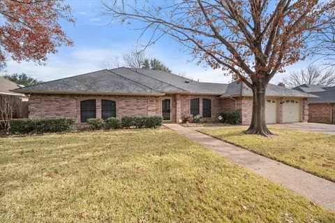 6211 Suffolk Dr, Arlington, TX 76001