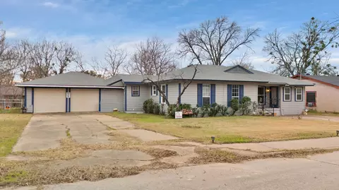 1501 N Clay St, Ennis, TX 75119
