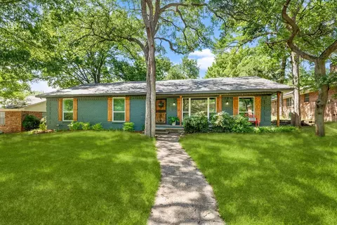 8917 Sweetwater Dr, Dallas, TX 75228