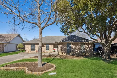 1829 Juniper Ln, Lewisville, TX 75077