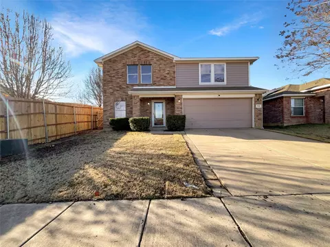 724 Hidden Point Dr, Fort Worth, TX 76120